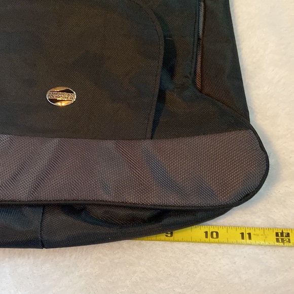 NWT American Tourister Black Cross Body Travel Bag Adjustable Strap - Picture 8 of 11